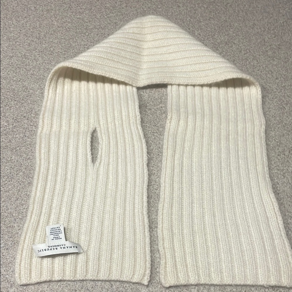 Banana Republic White Cashmere Scarf with Chunky Knit Design - Picture 2 of 4